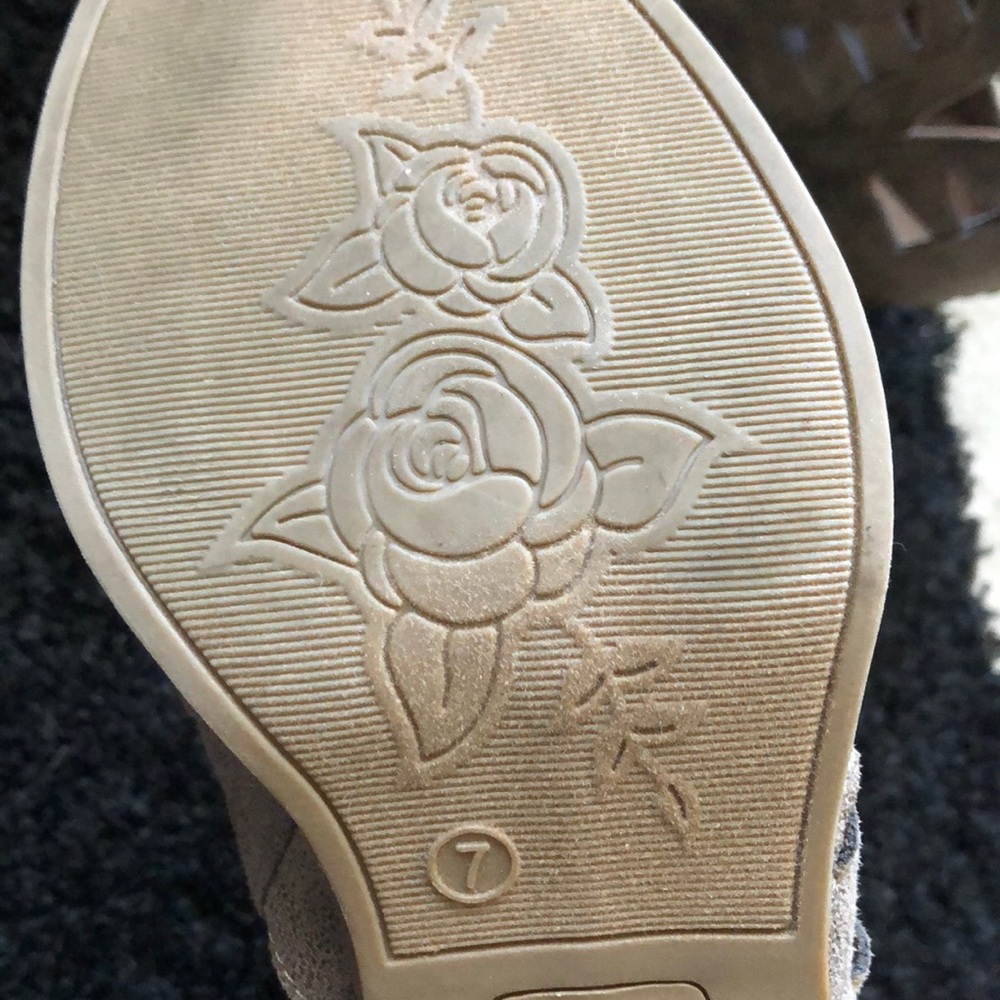 Shoes - Picture 3 of 3